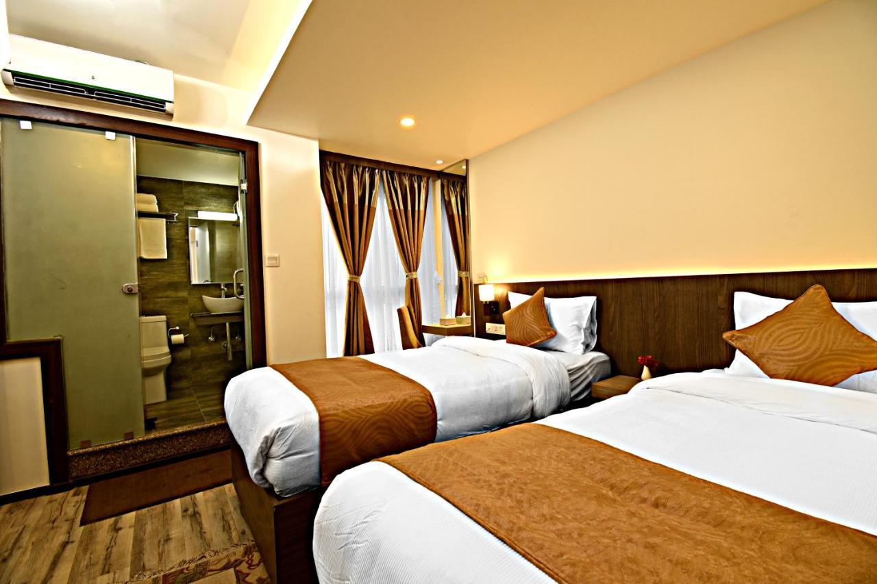 เดอะ ไมล์สโตน โฮเต็ล Hotel กาฐมาณฑุ ภายนอก รูปภาพ